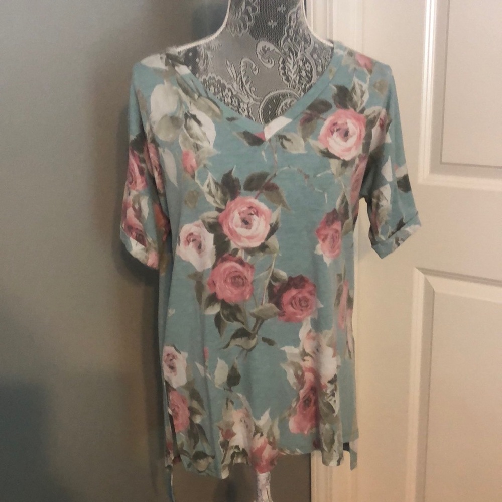 V-neck floral tee